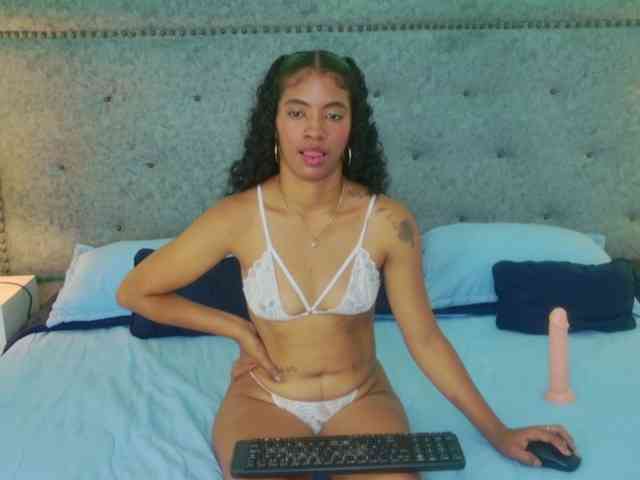 MilaBelle webcam