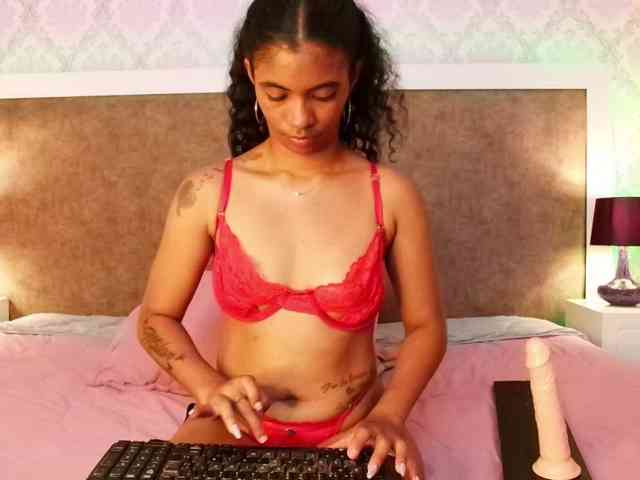 MilaBelle webcam