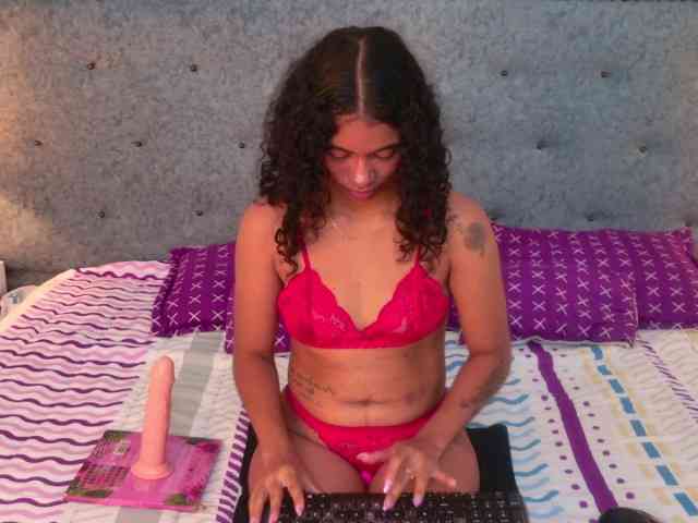 MilaBelle webcam