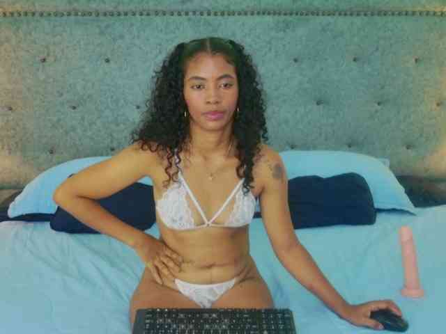 MilaBelle webcam