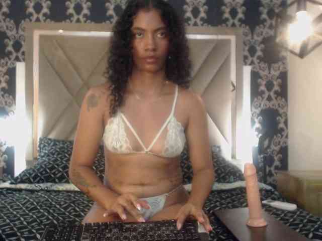 MilaBelle webcam