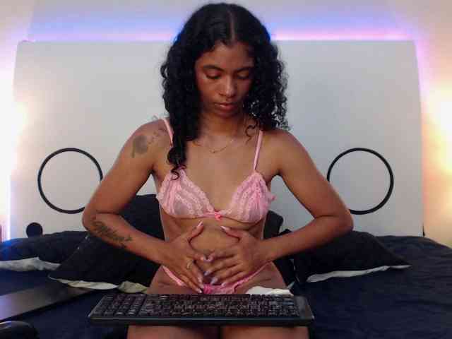 MilaBelle webcam