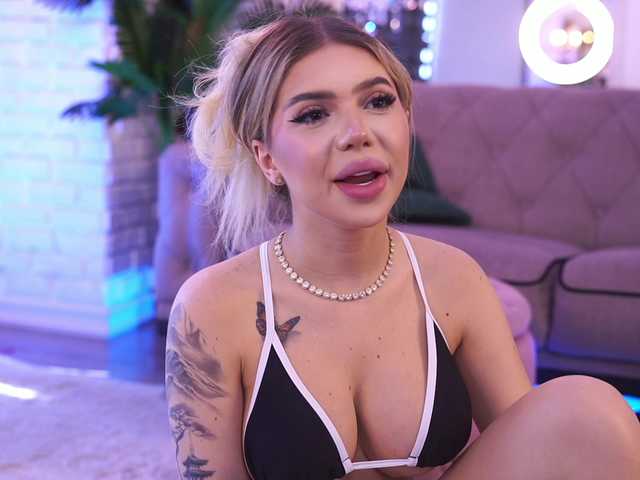 MaevaRey live cam on BongaCams