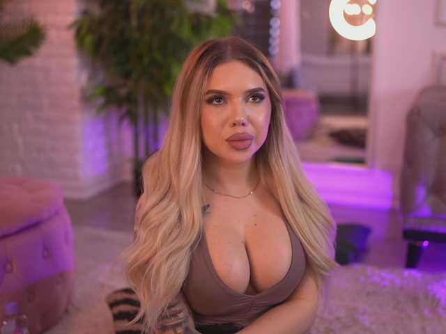 MaevaRey live cam preview