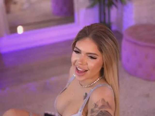 MaevaRey live cam on BongaCams