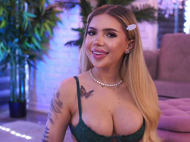 MaevaRey live webcam show