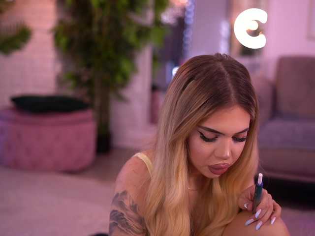 MaevaRey live cam on BongaCams
