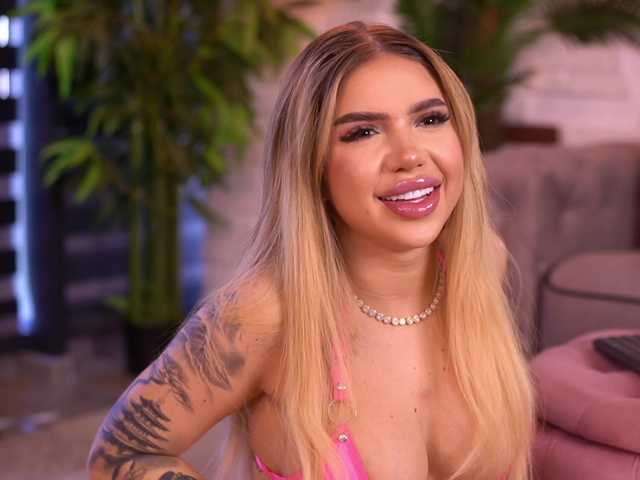 MaevaRey live cam on BongaCams