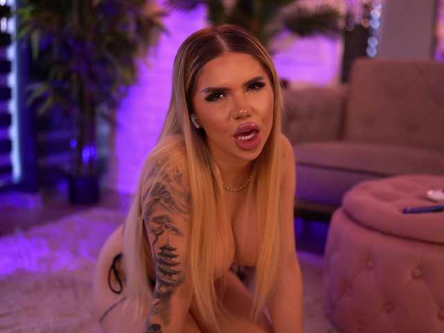 MaevaRey live cam on BongaCams