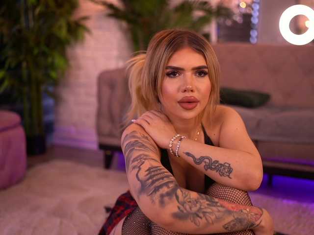 MaevaRey live cam on BongaCams