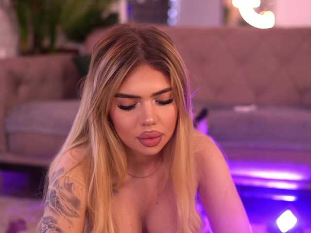 MaevaRey live cam on BongaCams