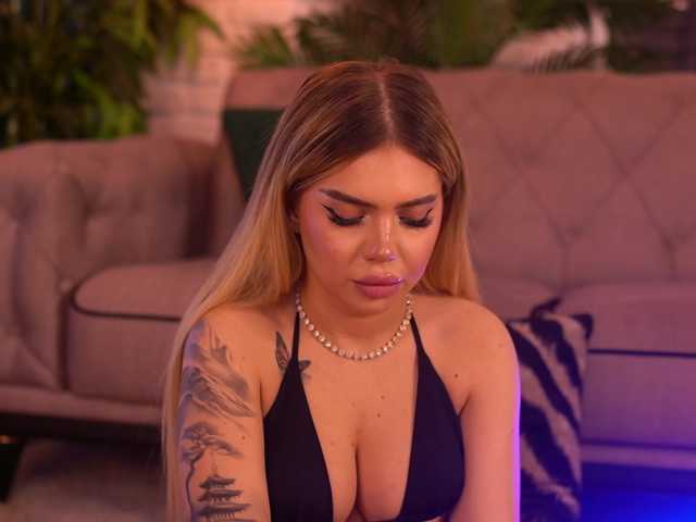 MaevaRey live cam on BongaCams