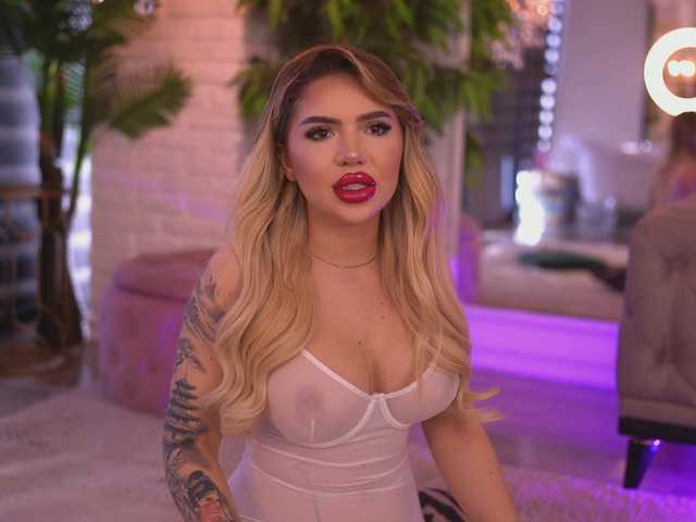 MaevaRey live cam on BongaCams