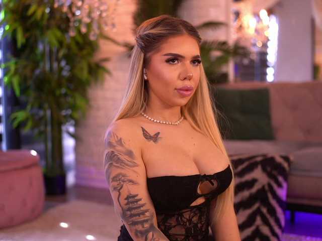 MaevaRey live cam on BongaCams