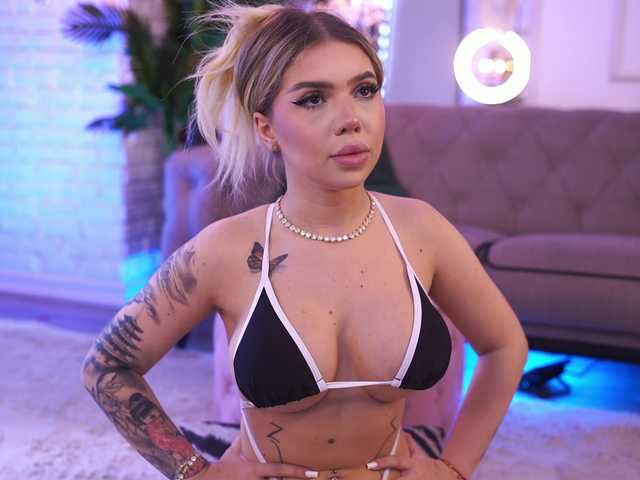 MaevaRey live cam on BongaCams
