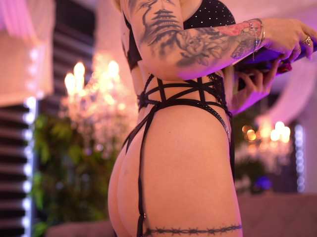 MaevaRey live cam on BongaCams