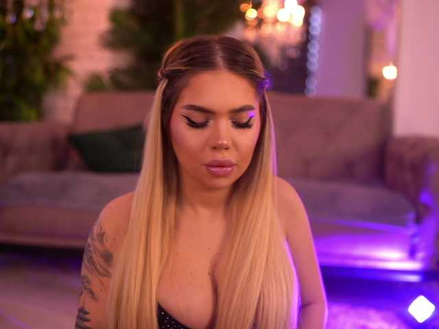 MaevaRey live cam on BongaCams