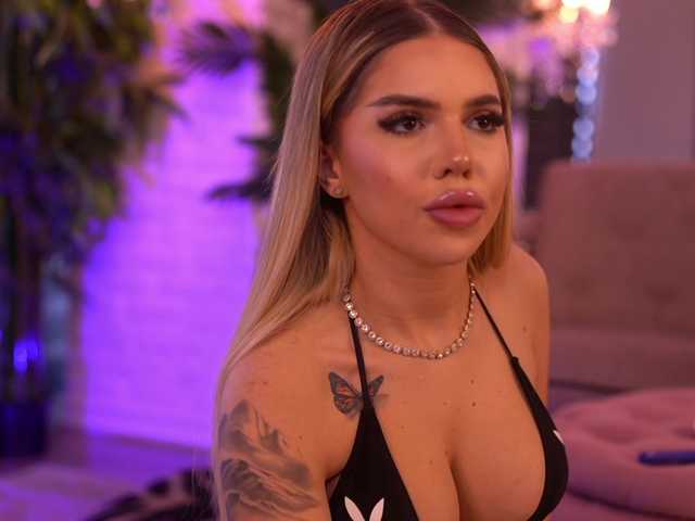 MaevaRey live cam on BongaCams