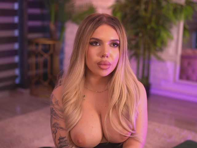 MaevaRey live cam on BongaCams