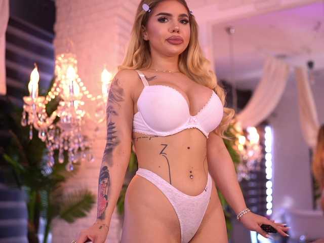 MaevaRey live cam on BongaCams