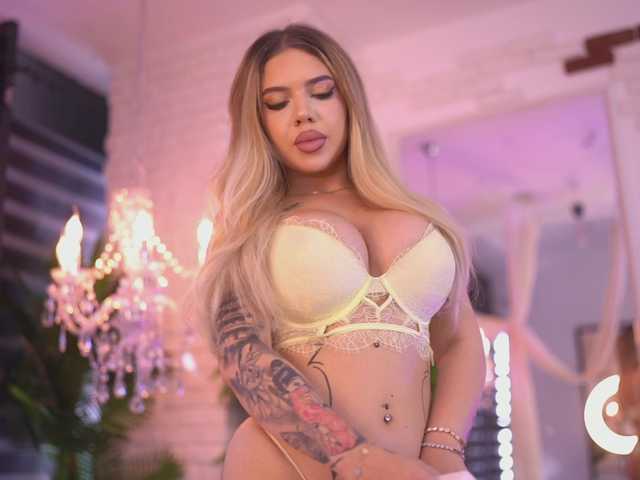 MaevaRey live cam on BongaCams