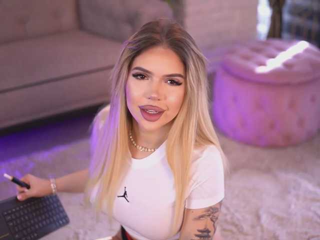 MaevaRey live cam on BongaCams