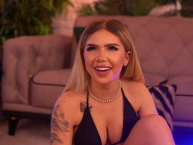 MaevaRey live cam on BongaCams
