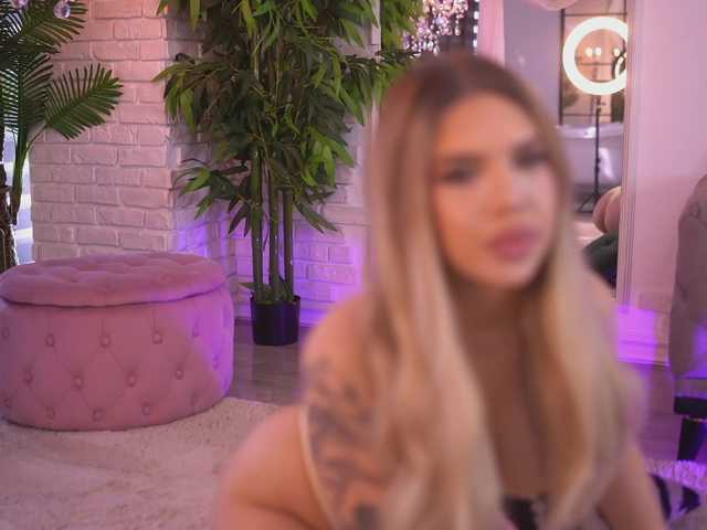 MaevaRey live cam preview