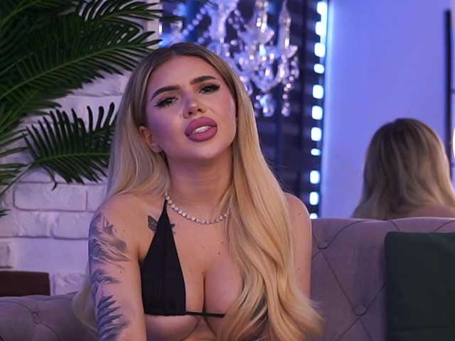 MaevaRey live cam on BongaCams
