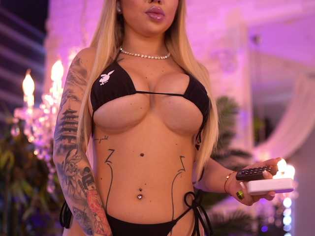 MaevaRey live cam on BongaCams