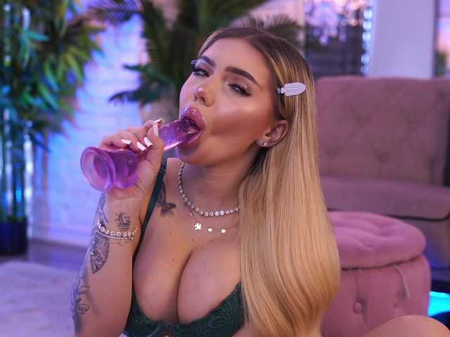 MaevaRey live webcam show
