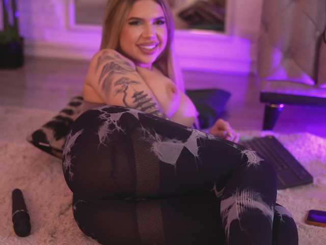 MaevaRey live cam preview