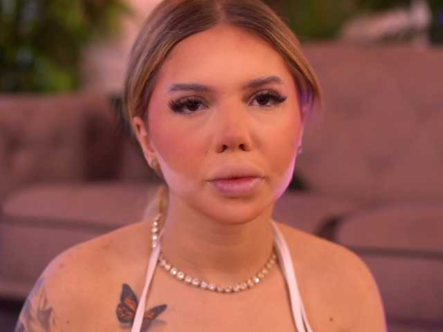 MaevaRey live cam on BongaCams
