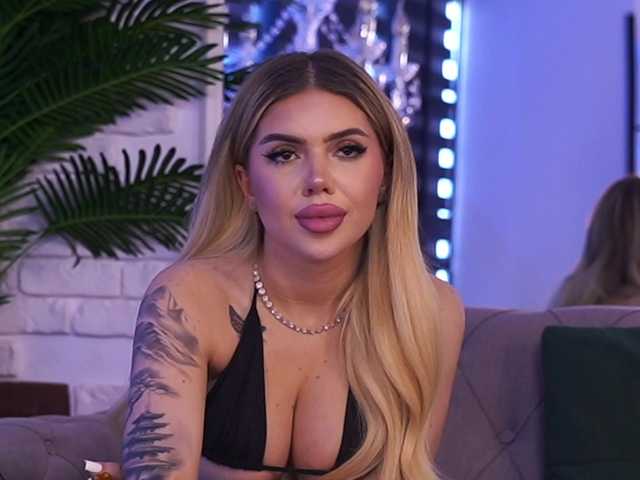MaevaRey live cam on BongaCams