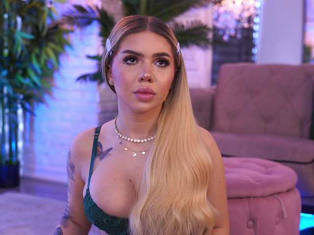 MaevaRey live webcam show