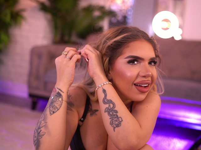 MaevaRey live cam on BongaCams