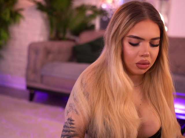 MaevaRey live cam on BongaCams