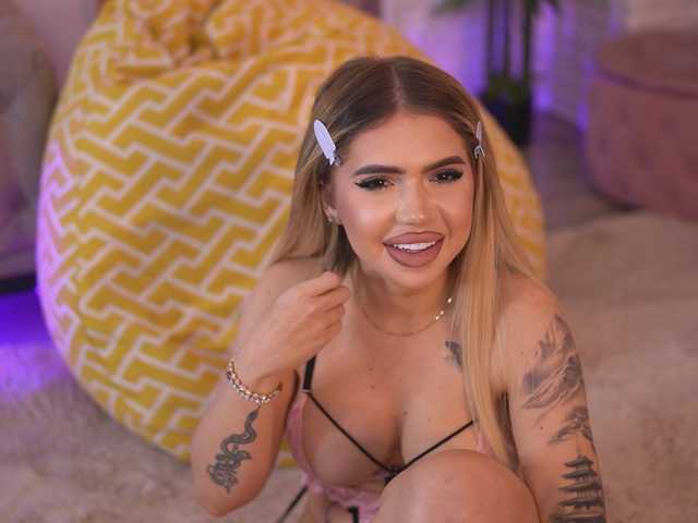 MaevaRey live cam on BongaCams
