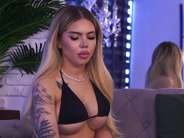 MaevaRey live cam on BongaCams