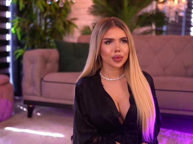 MaevaRey live cam on BongaCams