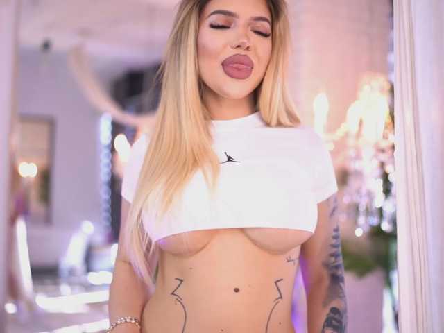 MaevaRey live cam on BongaCams