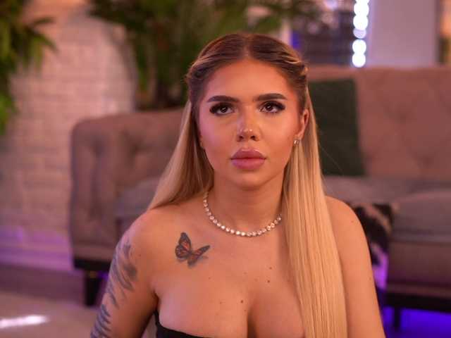 MaevaRey live cam on BongaCams