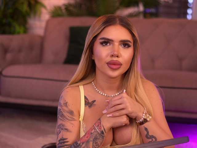 MaevaRey live cam on BongaCams