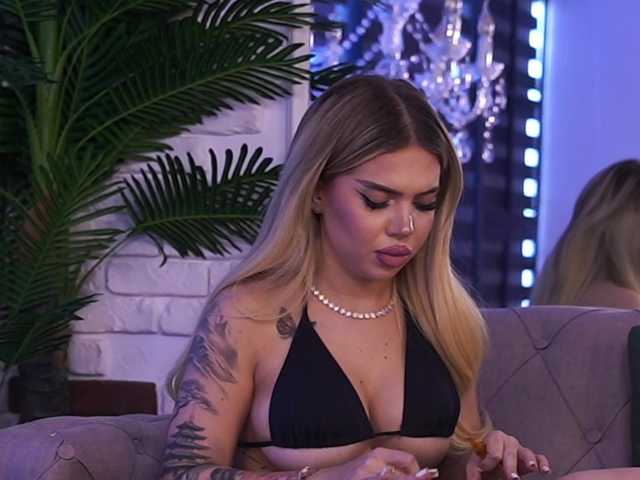 MaevaRey live cam on BongaCams