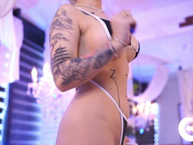 MaevaRey live cam on BongaCams