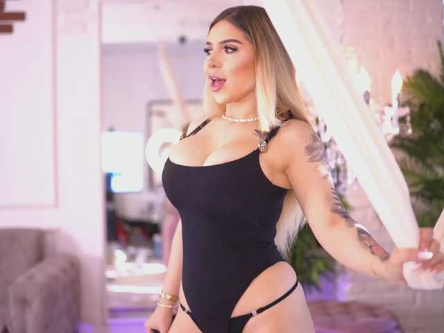 MaevaRey live cam on BongaCams