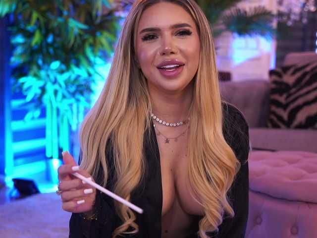 MaevaRey live webcam show