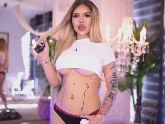MaevaRey live cam on BongaCams