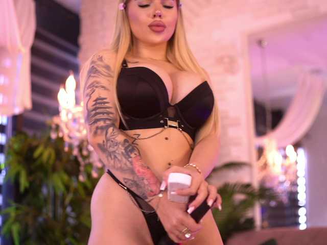 MaevaRey live cam on BongaCams
