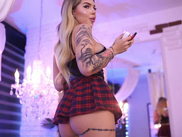 MaevaRey live cam on BongaCams